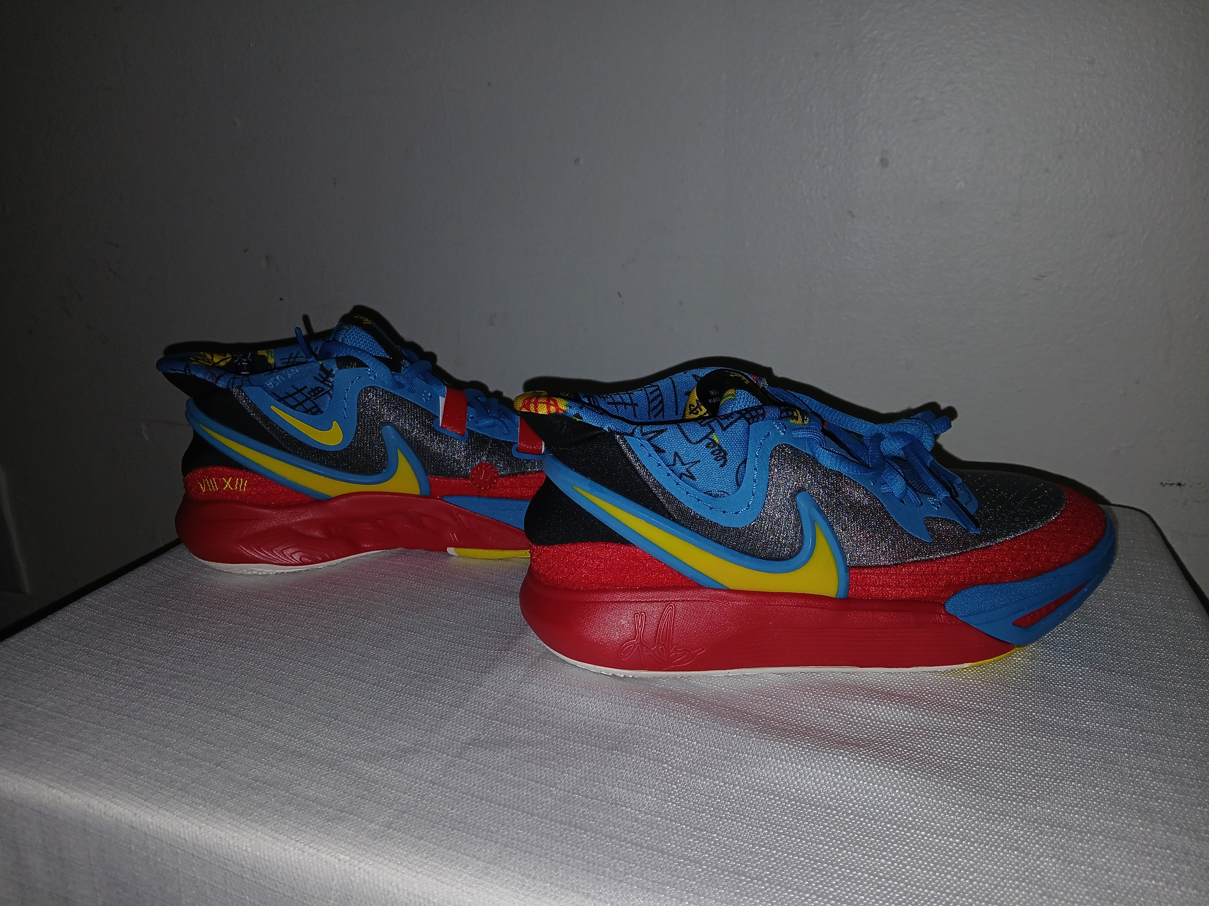 Nike Kyrie Irving Superman