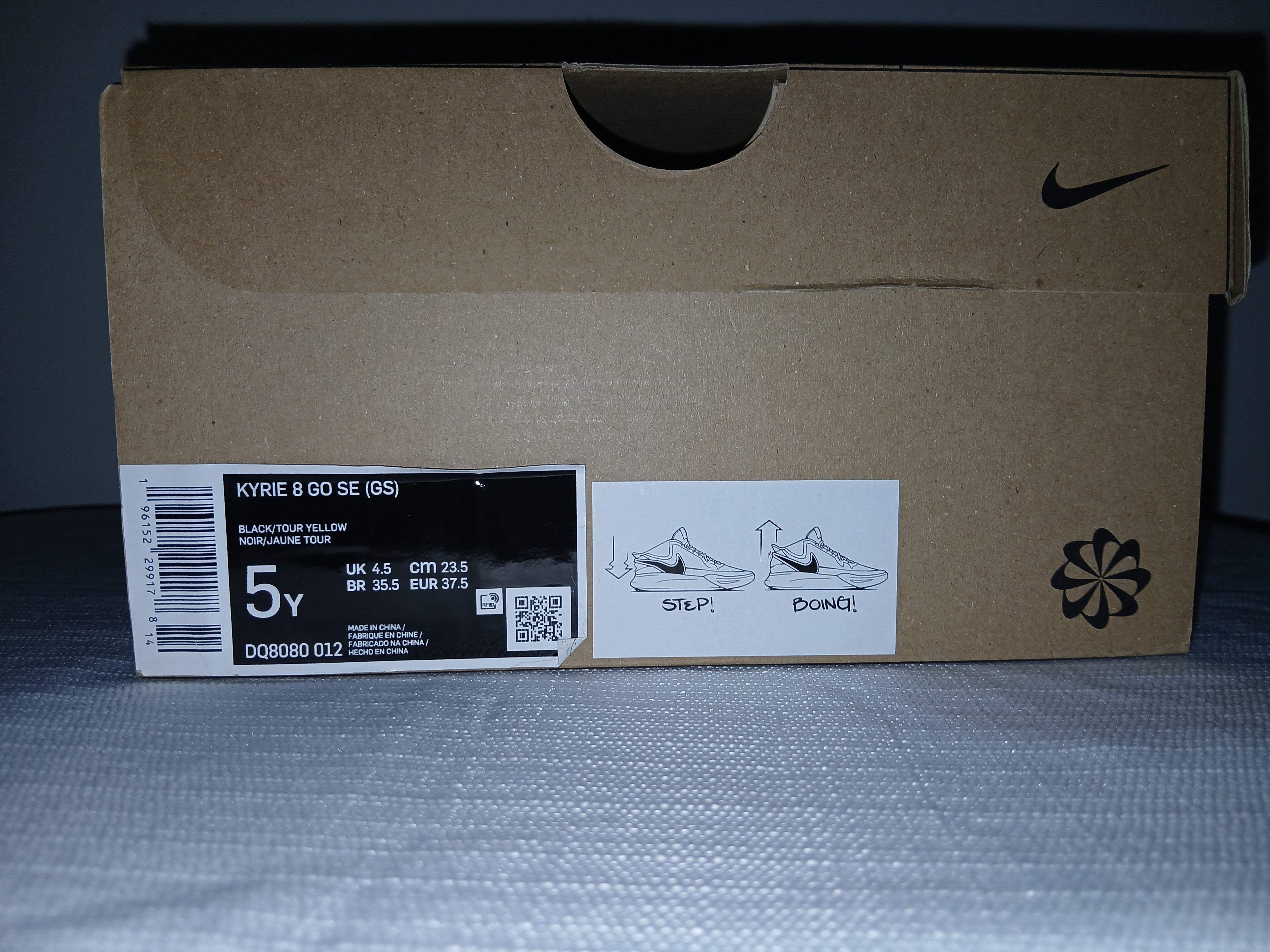 Nike Kyrie Irving Superman