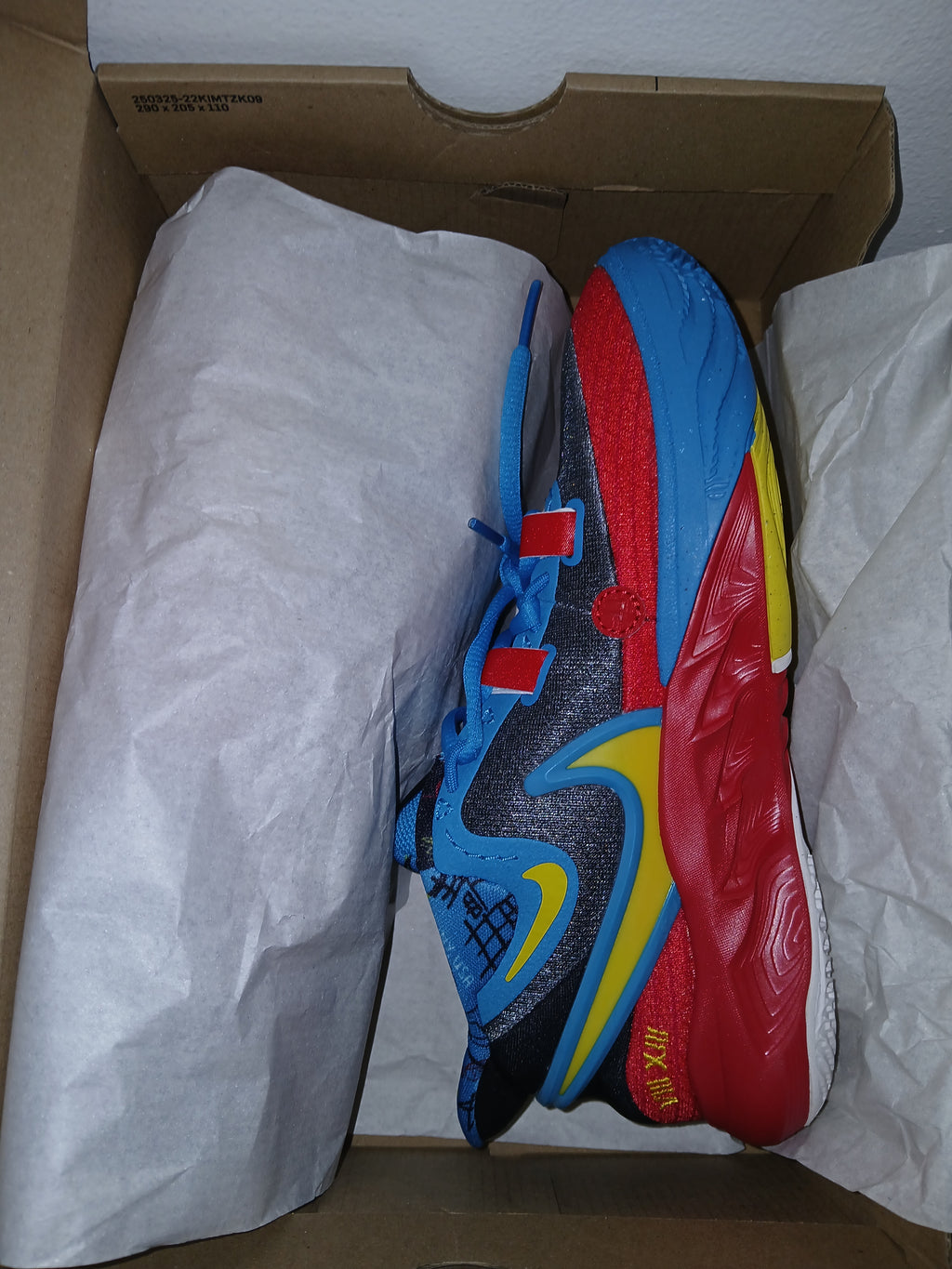 Nike Kyrie Irving Superman