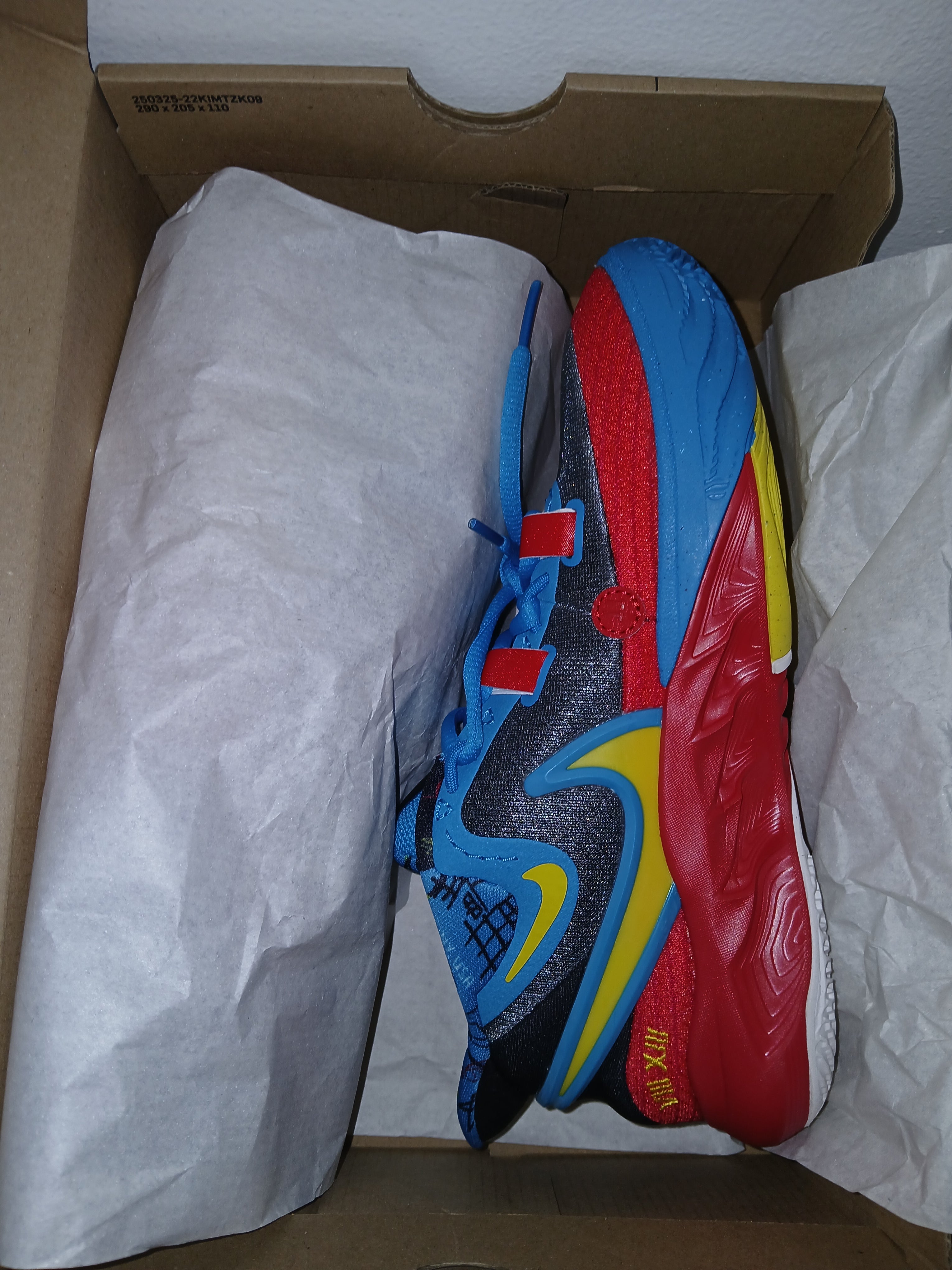 Nike Kyrie Irving Superman