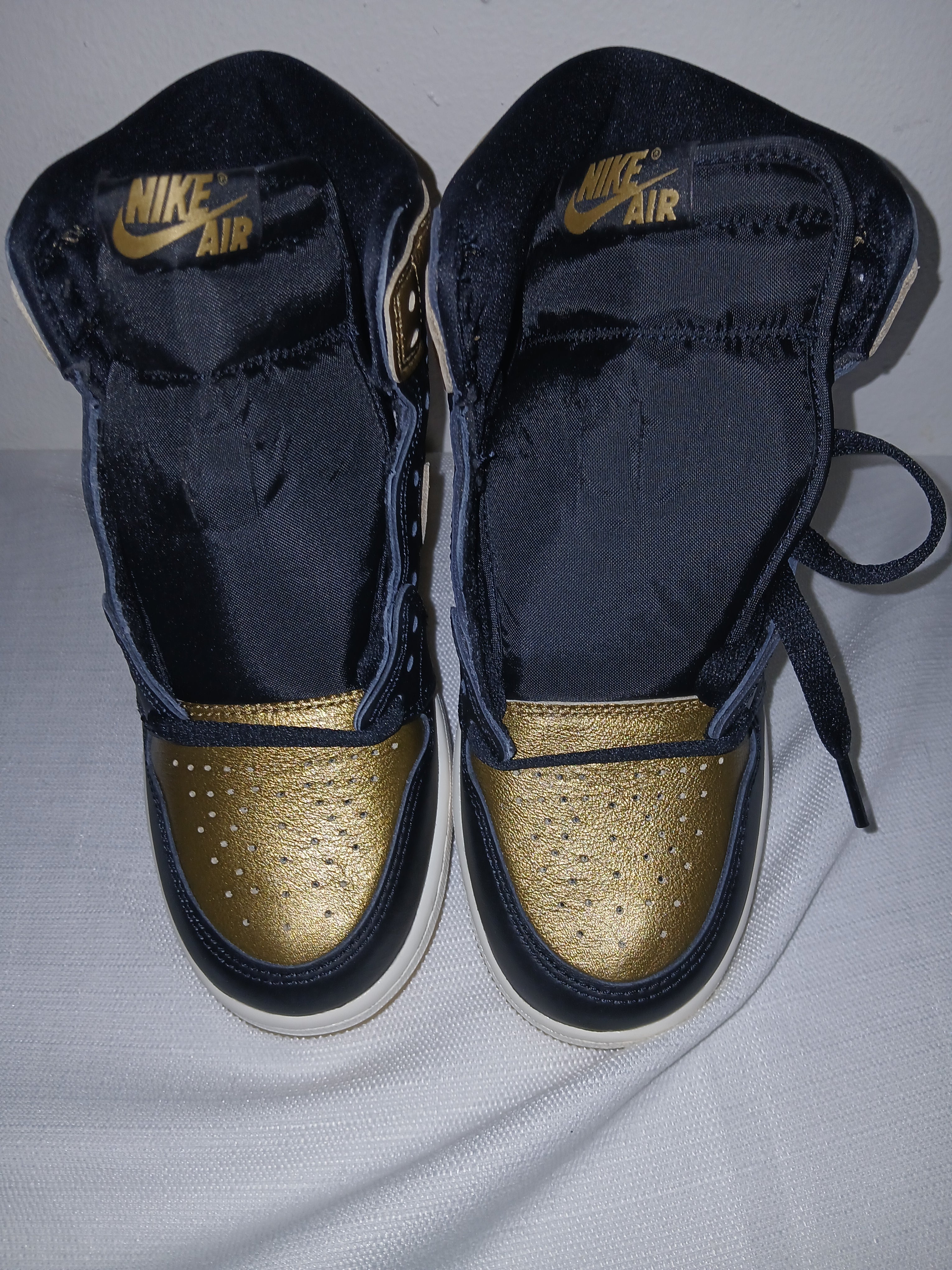 Air Jordan 1 Retro High OG GS Black/Metallic Gold Size 5Y