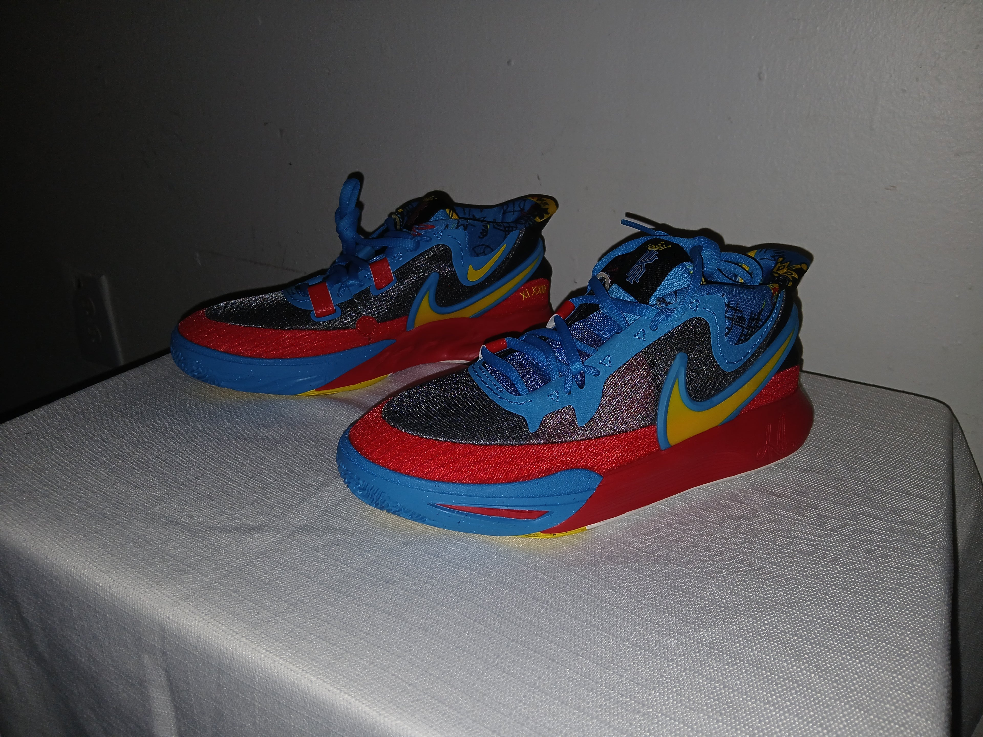 Nike Kyrie Irving Superman